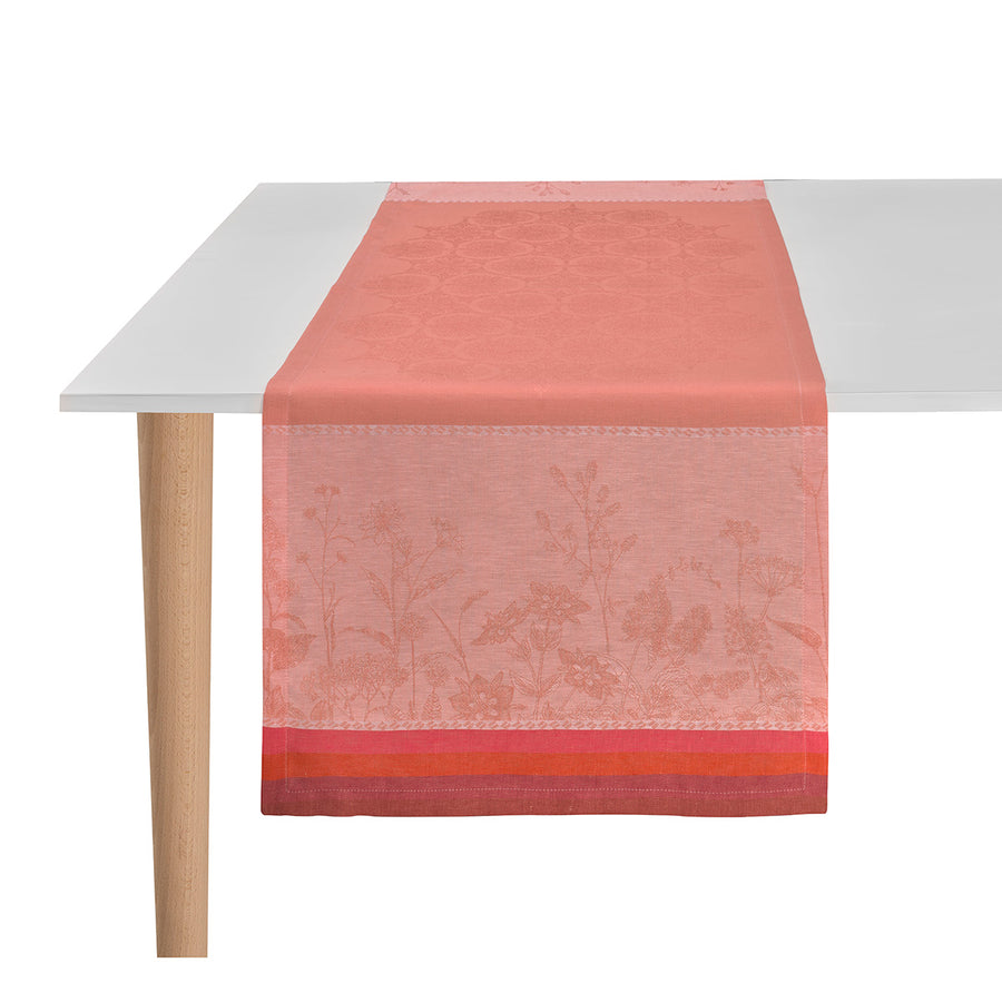 Le Jacquard Francais Instant Bucolique Pink Table Runner