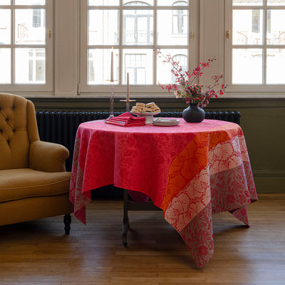 Le Jacquard Francais Cottage Pink Coated Tablecloth